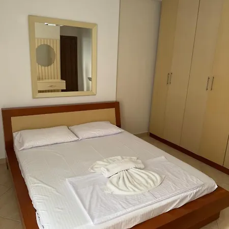 Cozy Kodra E Diellit Modern 2br * 地拉那