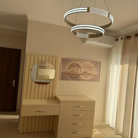 Cozy Kodra E Diellit Modern 2br * 地拉那